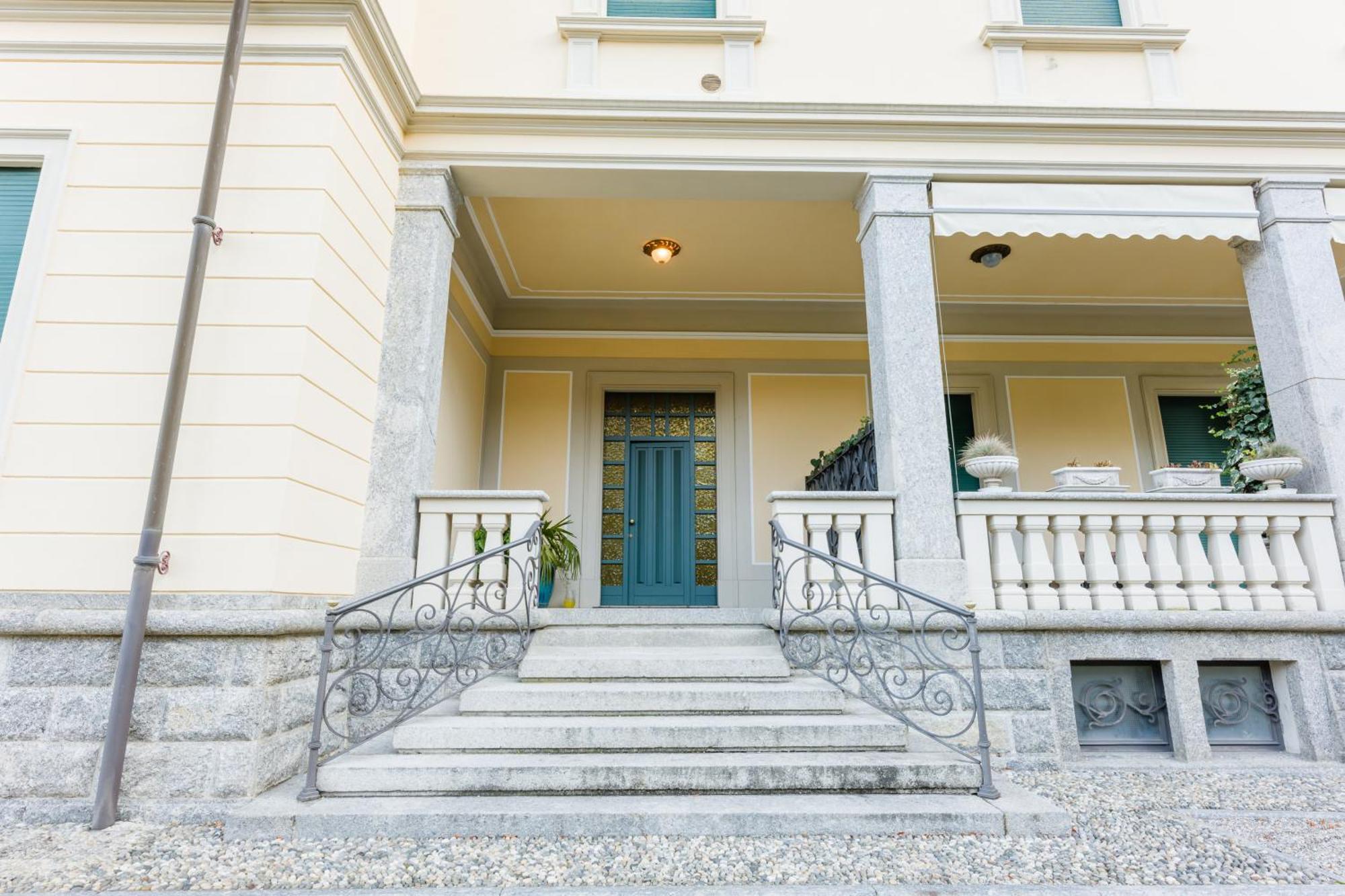 Regal Villa With Como Lake View And Free Parking Беладжо Екстериор снимка