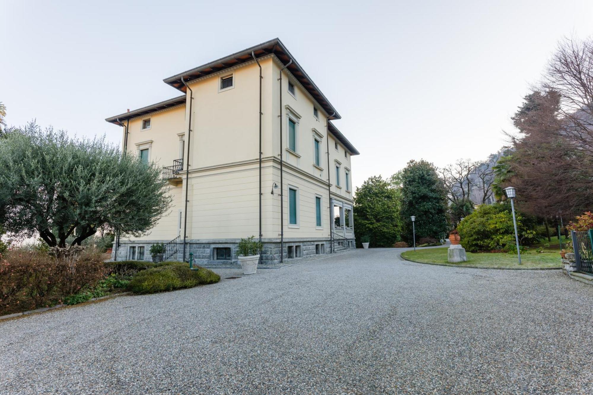 Regal Villa With Como Lake View And Free Parking Беладжо Екстериор снимка