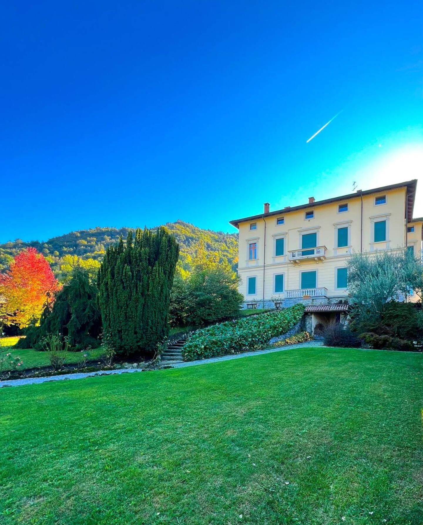 Regal Villa With Como Lake View And Free Parking Беладжо Екстериор снимка